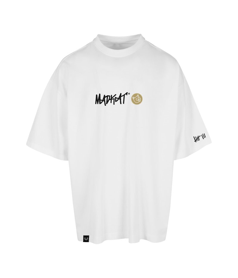 MadKat_BTS22_D2_HugeTee_White_Delante_TAG